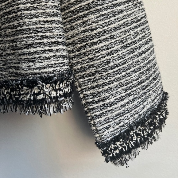 REVIEW Women's Grey Blazer - Picture 5 of 7